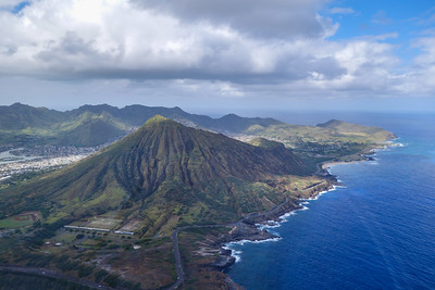 Green mountains and volcanic landscape in Hawaii